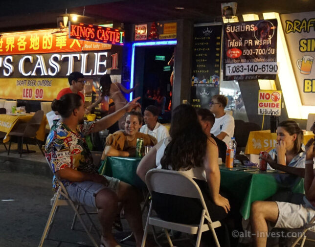 Thanon Phat Pong One, Silom